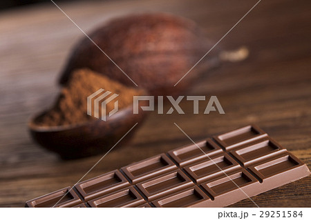 Chocolate bar, candy sweet, dessert food on wooden 29251584