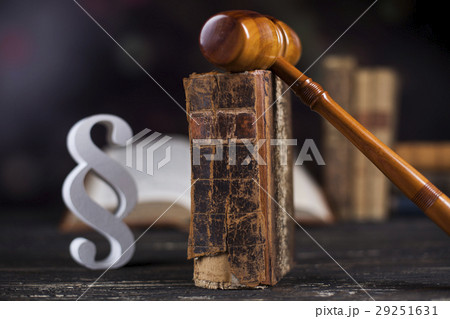 Wooden gavel barrister, justice concept, paragraph 29251631