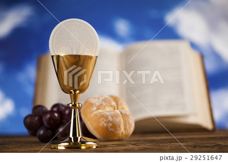 Symbol christianity religion a golden chalice  29251647