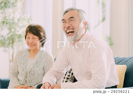 笑顔の日本人シニア夫婦 笑顔の日本人シニア夫婦 29256221