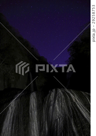 紅葉シーズンの袋田の滝（消灯） 29258753