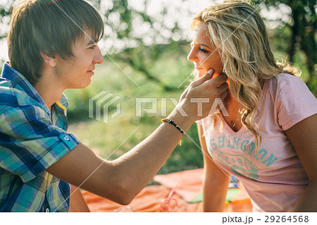 teenage couple kissing on picnic 29264568