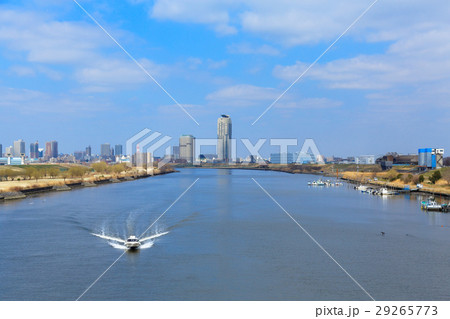鹿浜橋より青空が広がる川口元郷の住宅街を臨む 鹿浜橋より青空が広がる川口元郷の住宅街を臨む 29265773