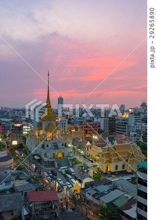 Sunset sence of Wat Traimit Witthayaram Worawihan 29265890