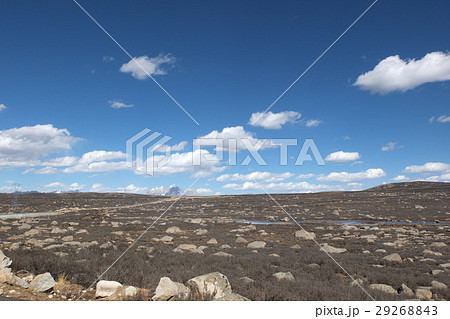 東チベット高原の景色4000m級の山々の絶景 29268843