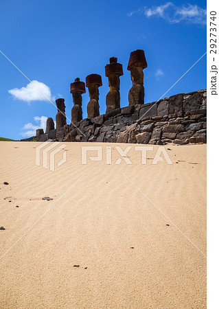 Moais statues on anakena beach, easter island 29273740