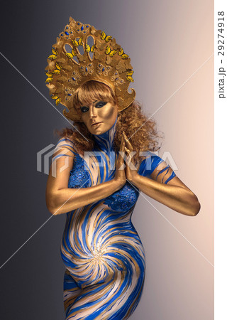 Fashionable pregnant woman with beutiful body art 29274918