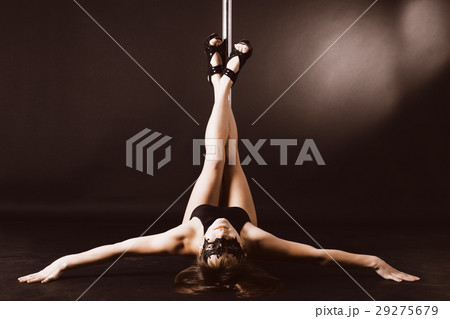 pole dance 29275679