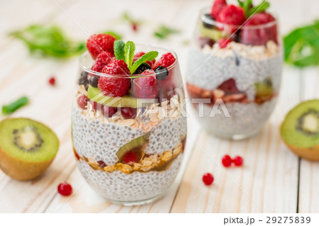 Fresh pudding chia with fruits Fresh pudding chia with fruits 29275839
