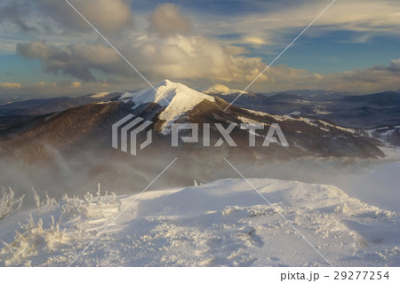 Winter mountain scenery in Bieszczady mountains 29277254