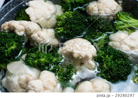 cooked broccoli and cauliflower 29280297