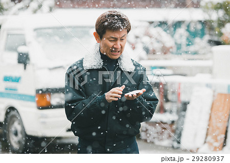 middle-aged and older person 29280937