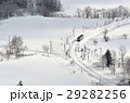 冬の糠南駅と到着する普通列車 29282256