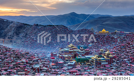 Panorama top view monastery at Larung gar Panorama top view monastery at Larung gar 29285041