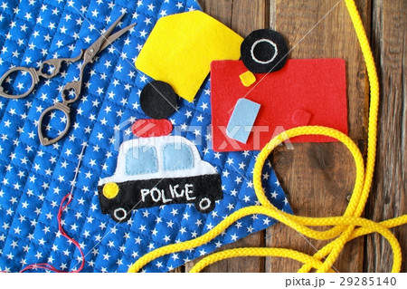 入園入学準備　男の子用バッグの手作りパトカーアップリケ 29285140