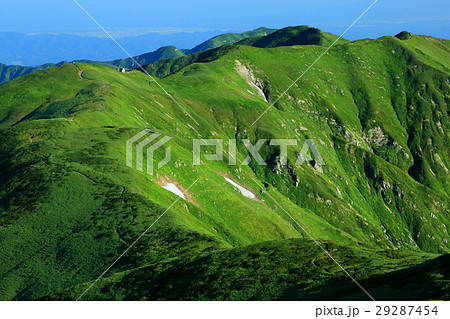 飯豊連峰・北股岳から見る北方の稜線 飯豊連峰・北股岳から見る北方の稜線 29287454