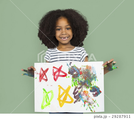African Descent Little Girl Hand Painting Concept African Descent Little Girl Hand Painting Concept 29287911