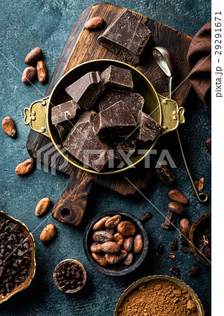 Dark chocolate pieces crushed and cocoa beans 29291671