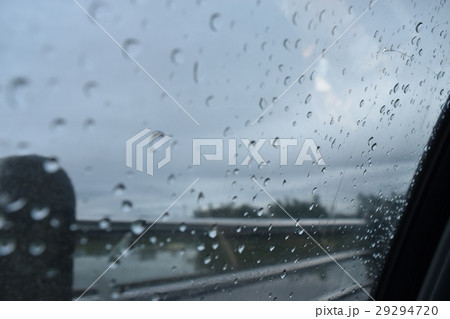 水泡 雨 雨ふり 29294720