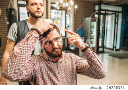 Confident man tell about haircut he want Confident man tell about haircut he want 29296321