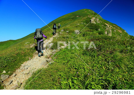 飯豊連峰・北股岳へ向かう登山者 29296981