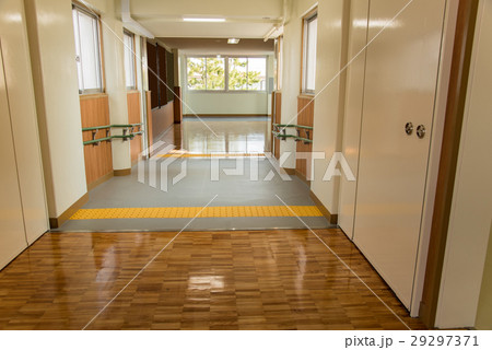 学校の廊下 フローリング 学校の廊下 フローリング 29297371