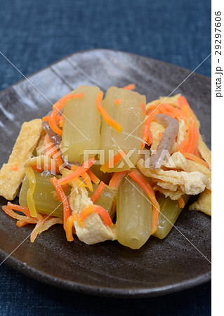 おいしい国産ふきと油揚の煮物 おいしい国産ふきと油揚の煮物 29297606
