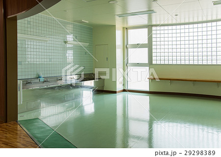 学校の廊下　手洗い場 29298389