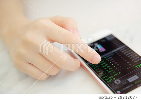 trading online on smartphone with business woman hand 29312077