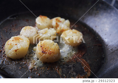 Scallops fried in pan Scallops fried in pan 29312323