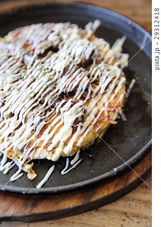 Japanese food okonomiyaki , Japanese pizza 29312418