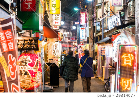 《東京都》赤羽・レトロな飲み屋が並ぶ風景 29314077
