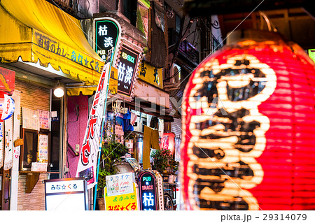 《東京都》赤羽・レトロな飲み屋が並ぶ風景 29314079