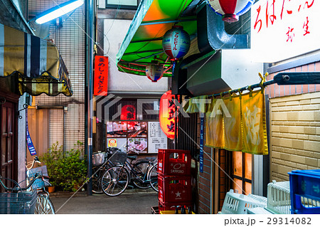 《東京都》赤羽・レトロな飲み屋が並ぶ風景 《東京都》赤羽・レトロな飲み屋が並ぶ風景 29314082