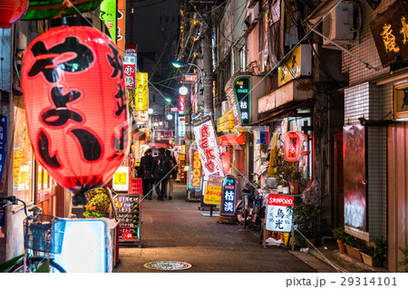 《東京都》赤羽・レトロな飲み屋が並ぶ風景 《東京都》赤羽・レトロな飲み屋が並ぶ風景 29314101