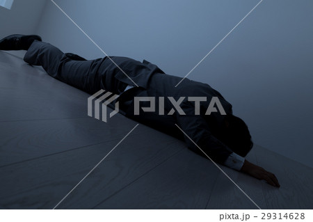 倒れるビジネスマン、心筋梗塞、脳卒中、脳梗塞、急性、中年男性 29314628