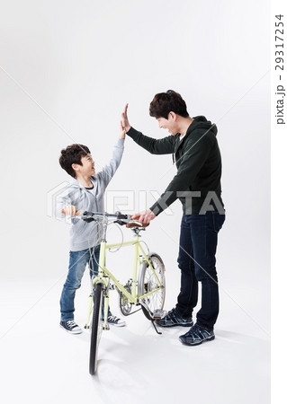 ファミリー　父子　少年 29317254