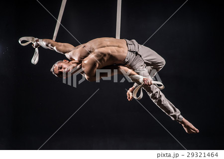 circus artist on the aerial straps man 29321464
