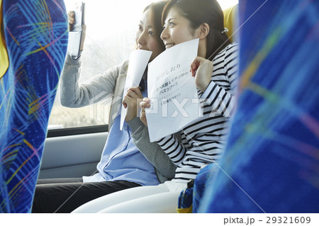 バスツアー バス 女性 バスツアー バス 女性 29321609