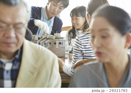 海鮮レストラン　ツアー客 29321765