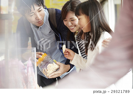 サービスエリア　家族 29321789