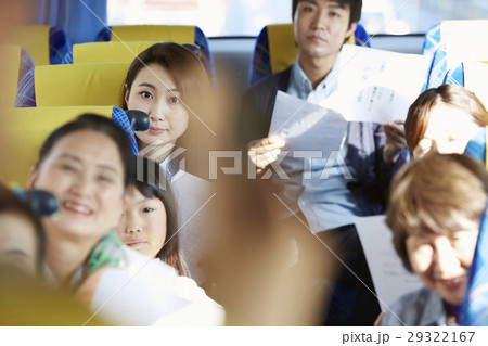 バスツアー　バス　乗客 29322167