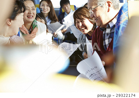 バスツアー　バス　乗客 29322174