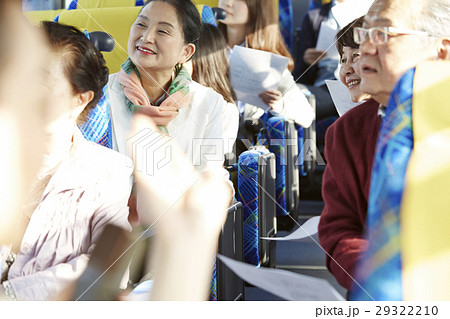 バスツアー　バス　乗客 29322210