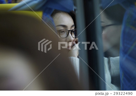 女性 高速道路 道路 女性 高速道路 道路 29322490