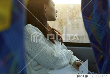 女性 高速道路 道路 女性 高速道路 道路 29322582