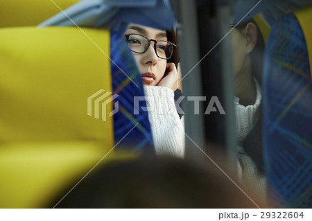 女性 高速道路 道路 女性 高速道路 道路 29322604