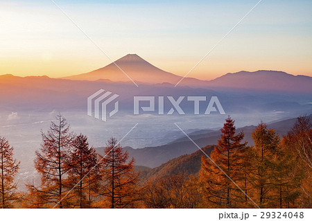 甘利山から見る富士山と夜明けの風景 甘利山から見る富士山と夜明けの風景 29324048