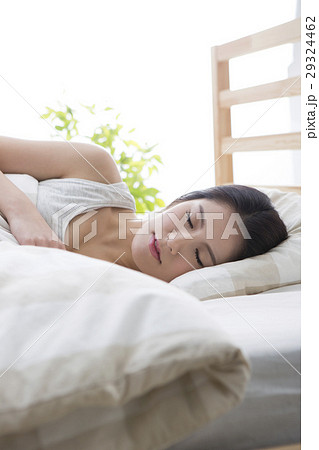 女性のポートレート 29324462