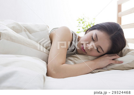 女性のポートレート 29324468